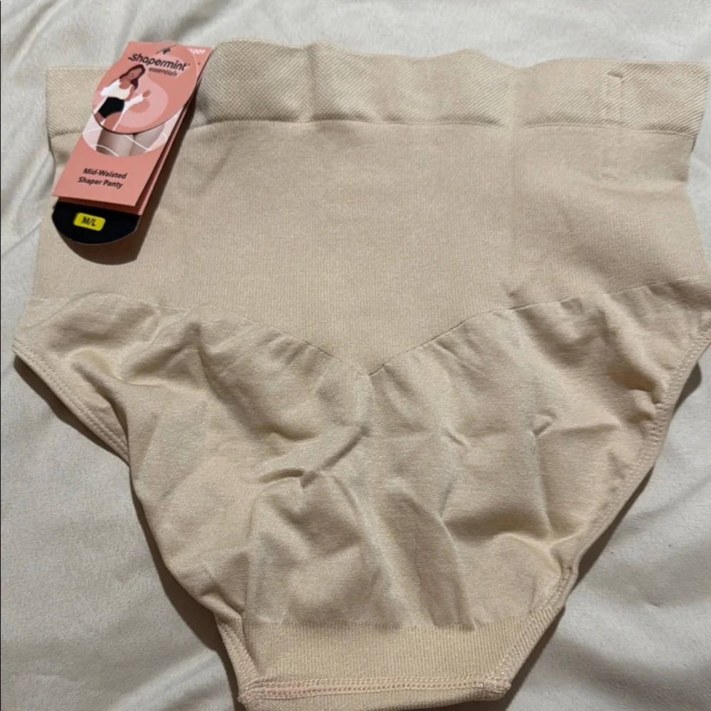 23SE.- Shapermint Essentials All Day Every Day Mid-Waisted Shaper Panty.